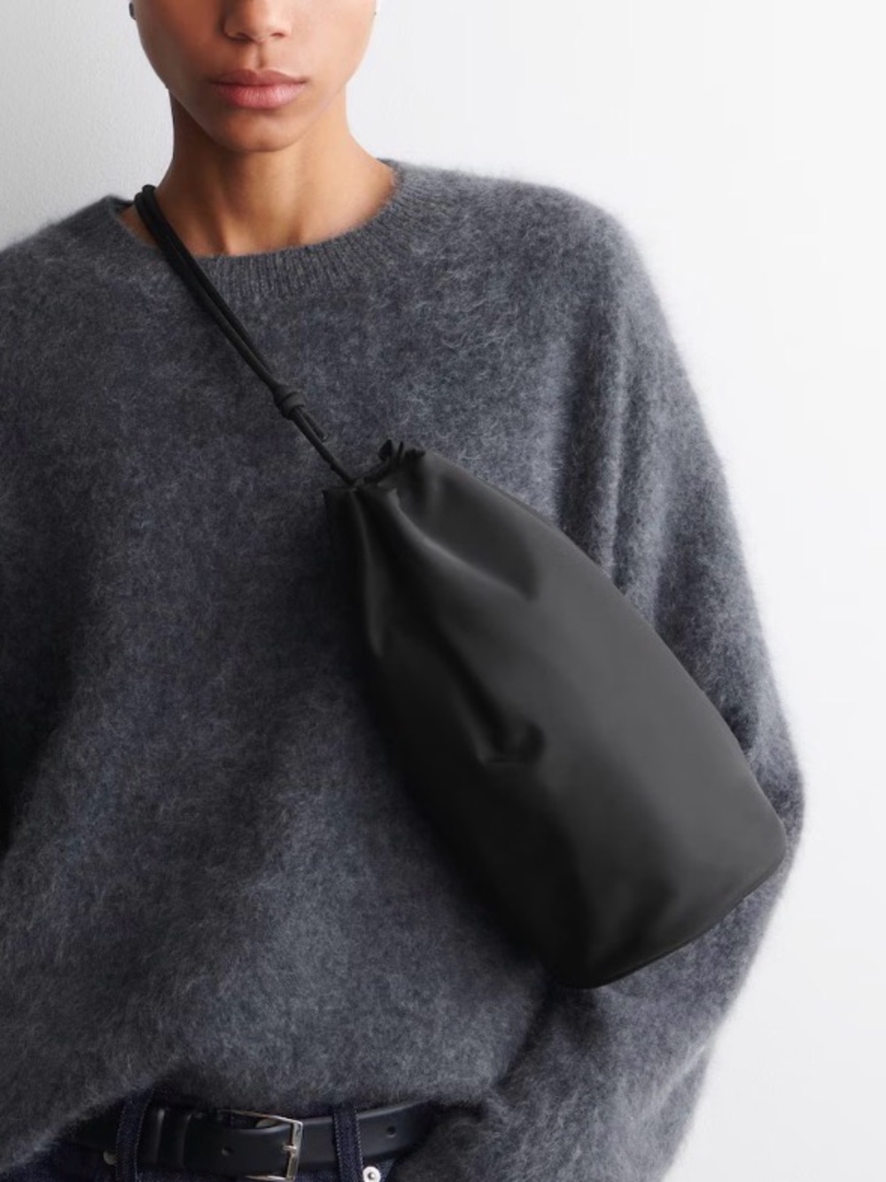 Cos drawstring crossbody bag - Picture 3 of 6